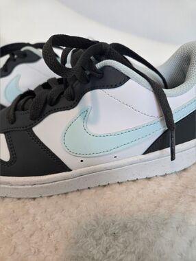 Nike Kids Low-Top Sneakers in White Navy and Light Blue Size 3.5